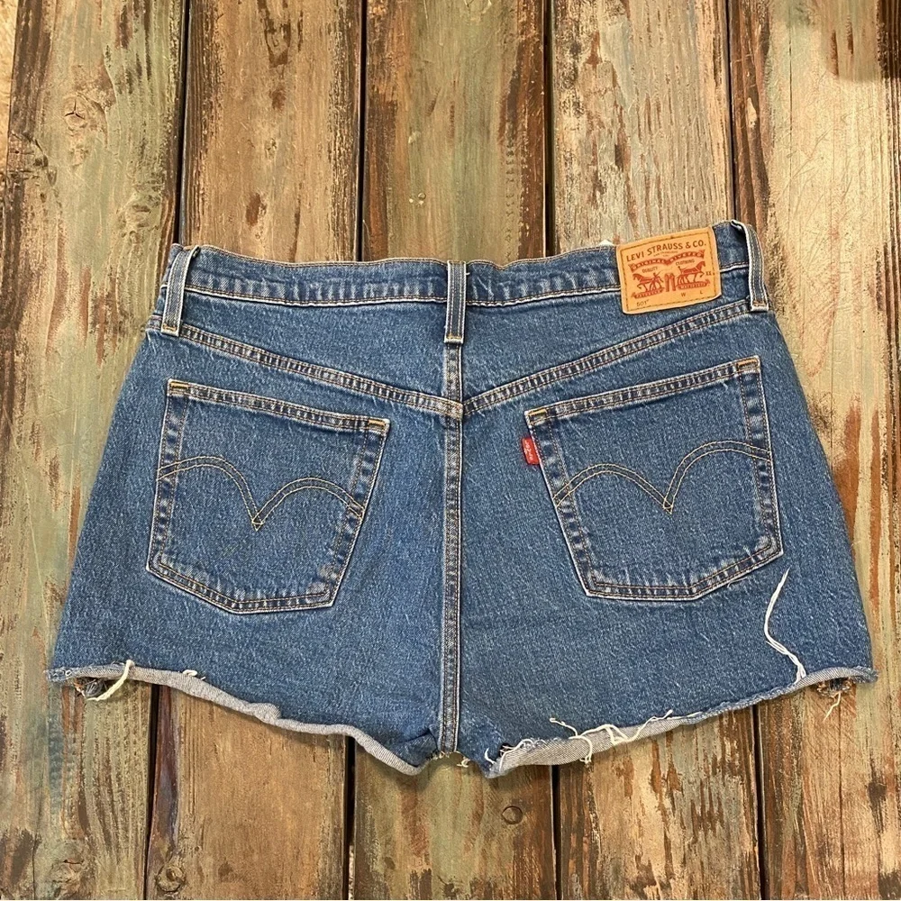 Levi’s 14/15 (32) 501s Shorts, High Rise Womens Denim Shorts Stretch Button Fly